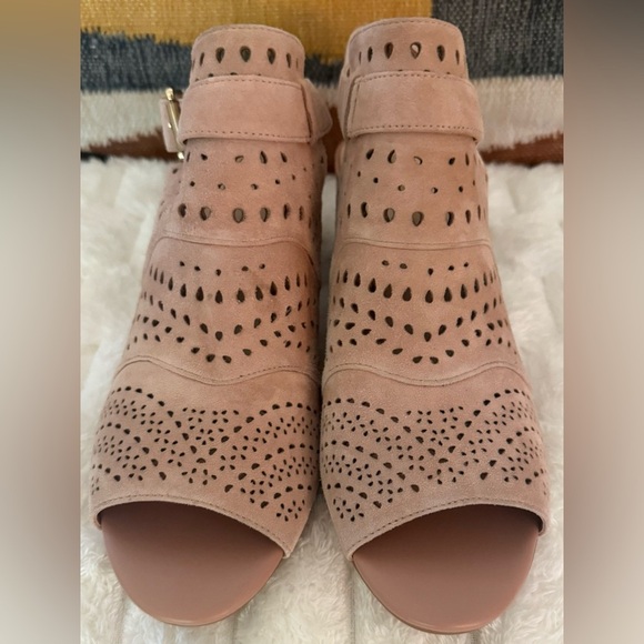 Bella Vita Fonda Sandals Pink Suede Perforated Slingback Block Heel Size 9M NWOB - Picture 3 of 8